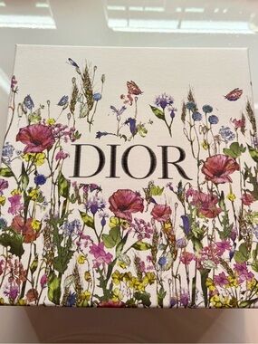 🤍 Auth Dior White Floral Box 🤍